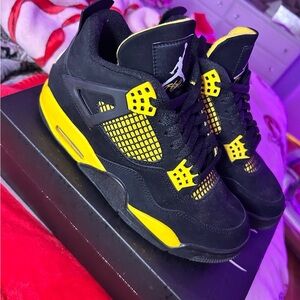 Jordan 4 Thunders